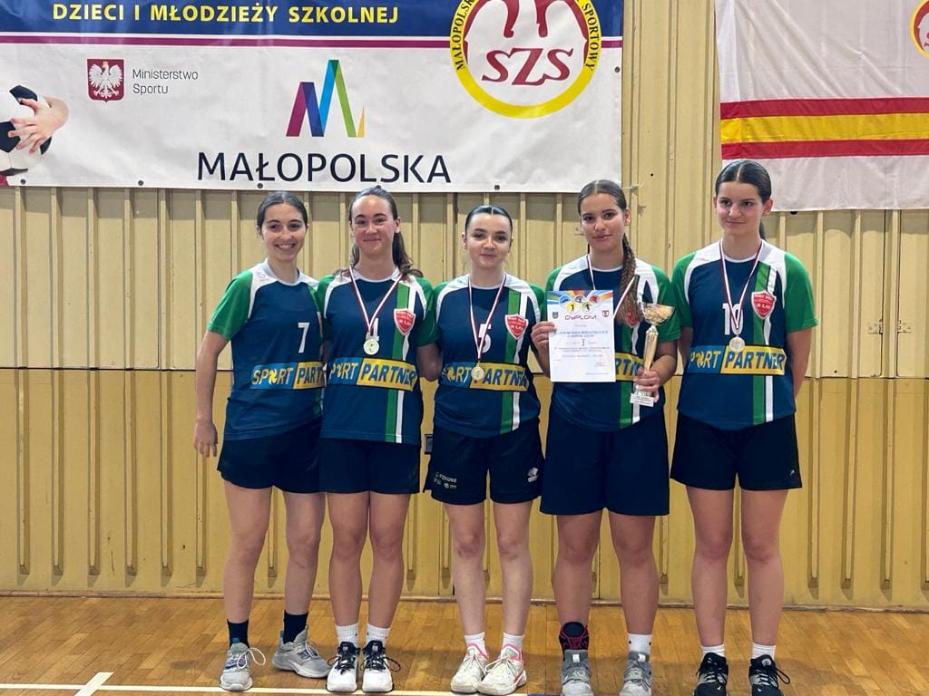 Zdjęcie tytułowe 3x3-dziewczat-11-3814adc9d-5999-4e71-b62a-0976a78857d3.jpg w newsie Koszykówka 3x3 dziewcząt - Gorlice, etap rejonowy